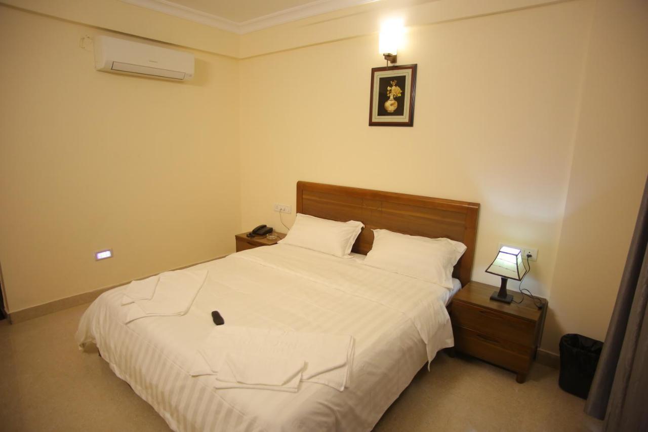 The Lounge Business Hotel Bangalore Exterior photo