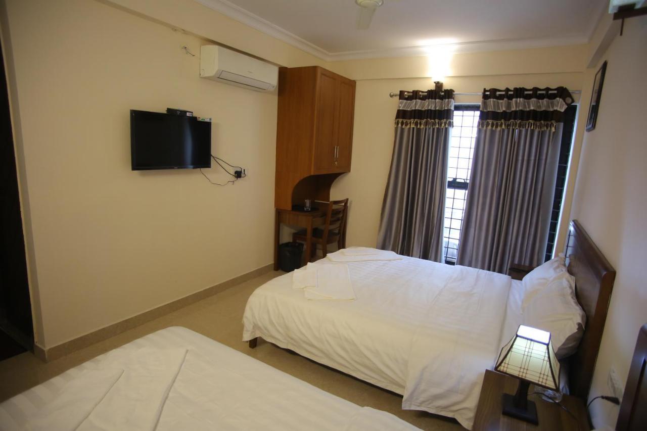 The Lounge Business Hotel Bangalore Exterior photo